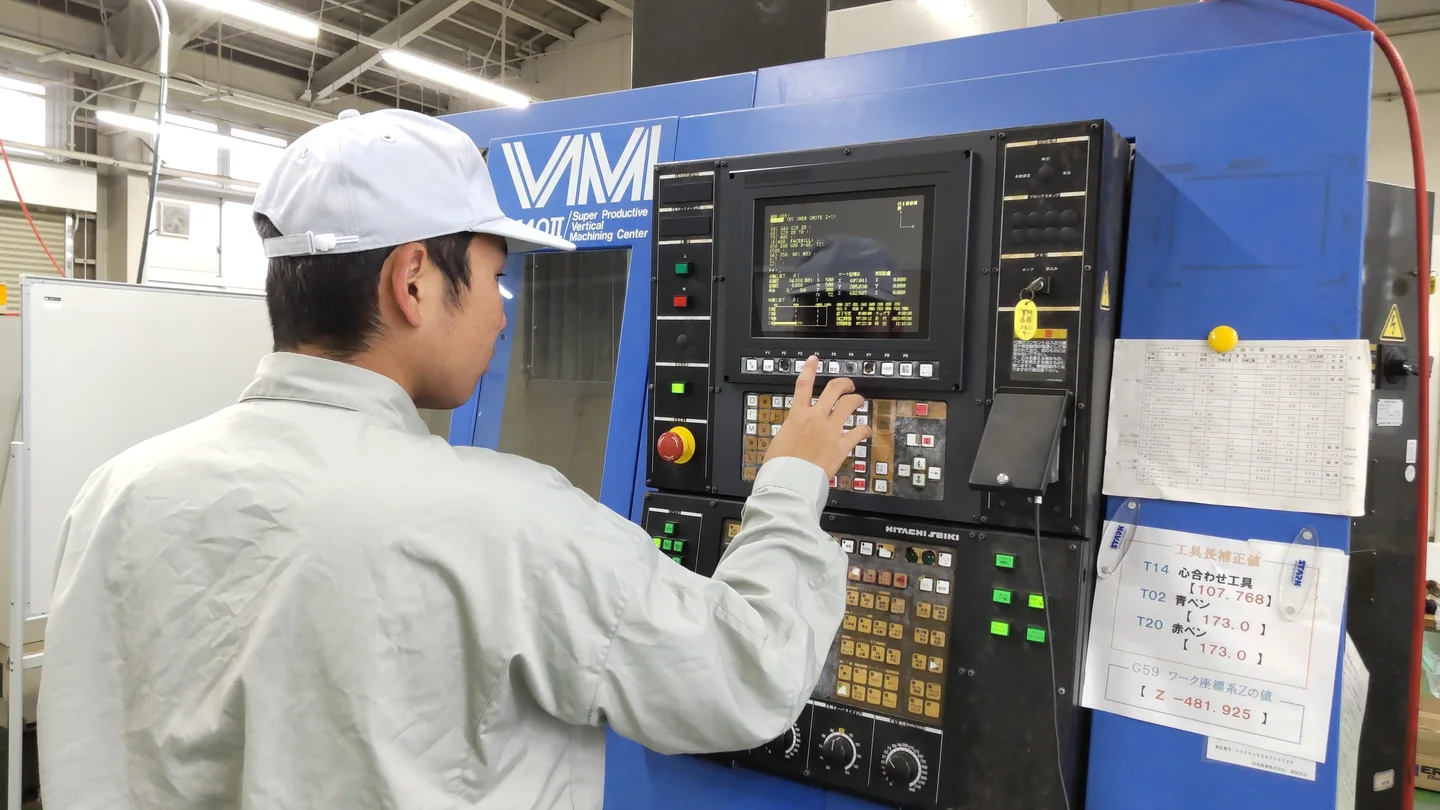 工作機械を操作する実習